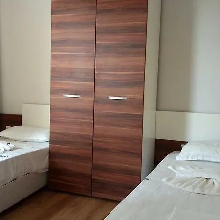 Апартамент Ривиера Гарден Apartman *